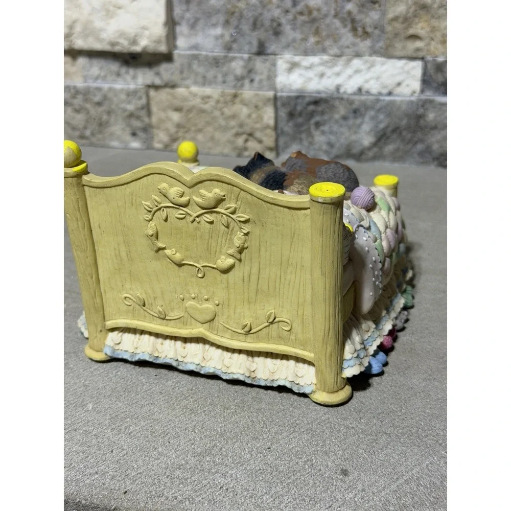 San Francisco Music Box Co Marjorie Sarnat Cat Bed Music Box 1995 Sleeping‎ Cats